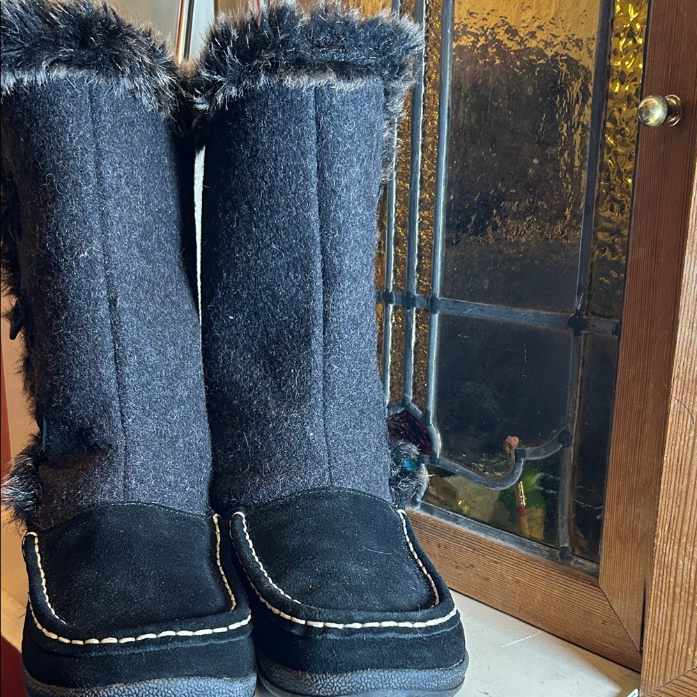 NWOT; Woolrich Charcoal Winter Boots with Fur Trim. New without tags